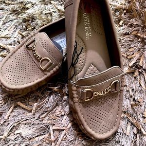 Alexis Bendel Comfort taupe size 7.5 wide moccasins